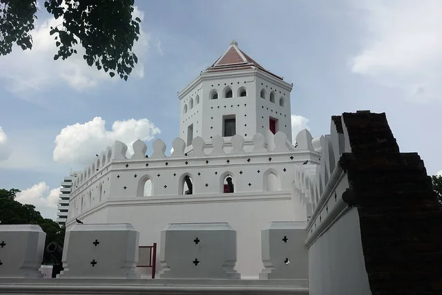 Phra Sumen Fort