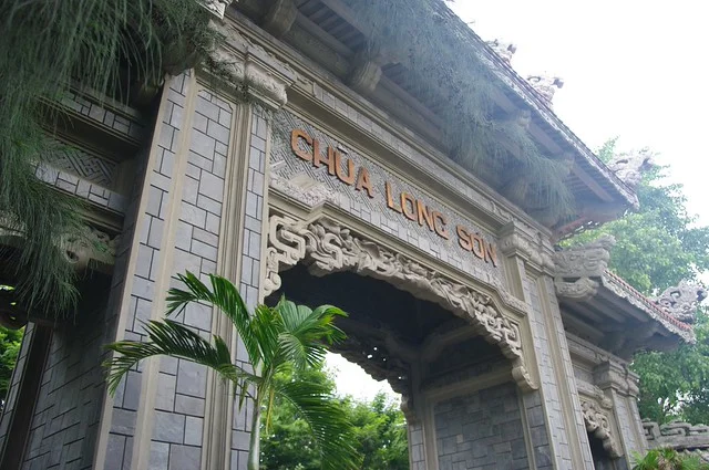 Long Son Pagoda (Chua Long Son)