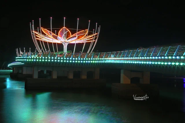 Ninh Kieu Wharf
