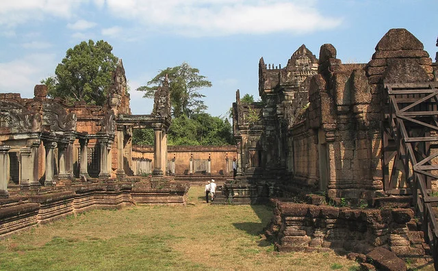 Citadel of Samré (Banteay Samré)