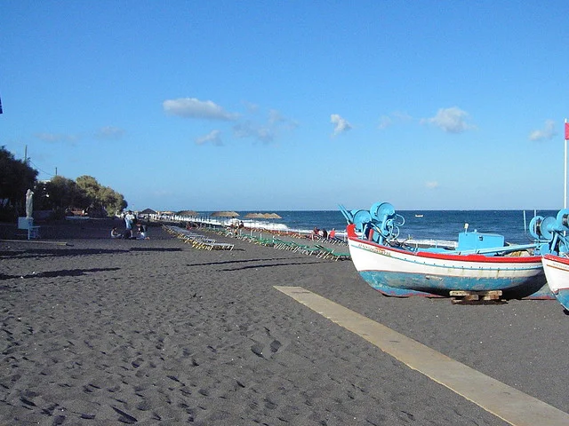 Perissa Beach