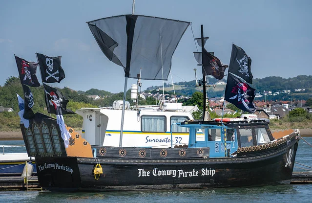 Jolly Roger Pirate Ship