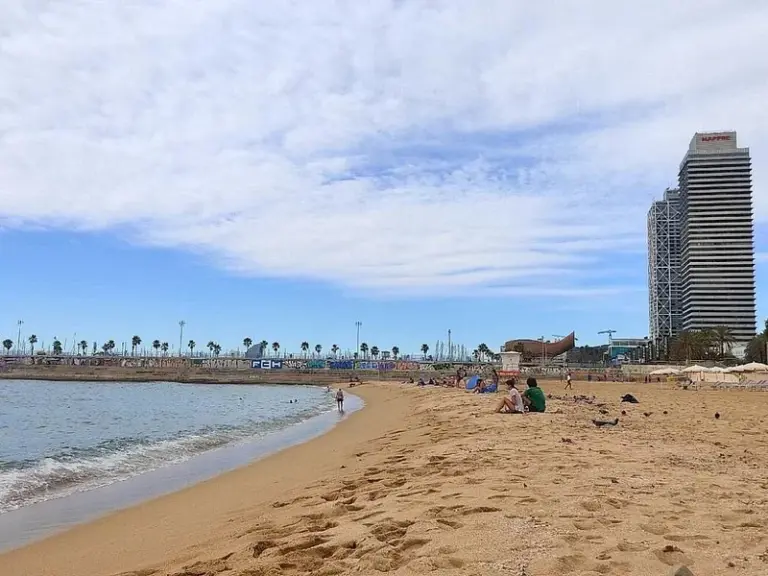 Nova Icaria Beach (Platja de la Nova Icaria)
