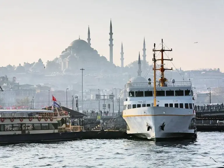 Eminonu Pier (Eminönü Iskelesi)