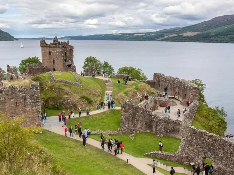 Urquhart Castle (Caisteal na Sròine)
