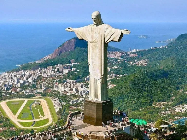 Christ the Redeemer Statue (Cristo Redentor)