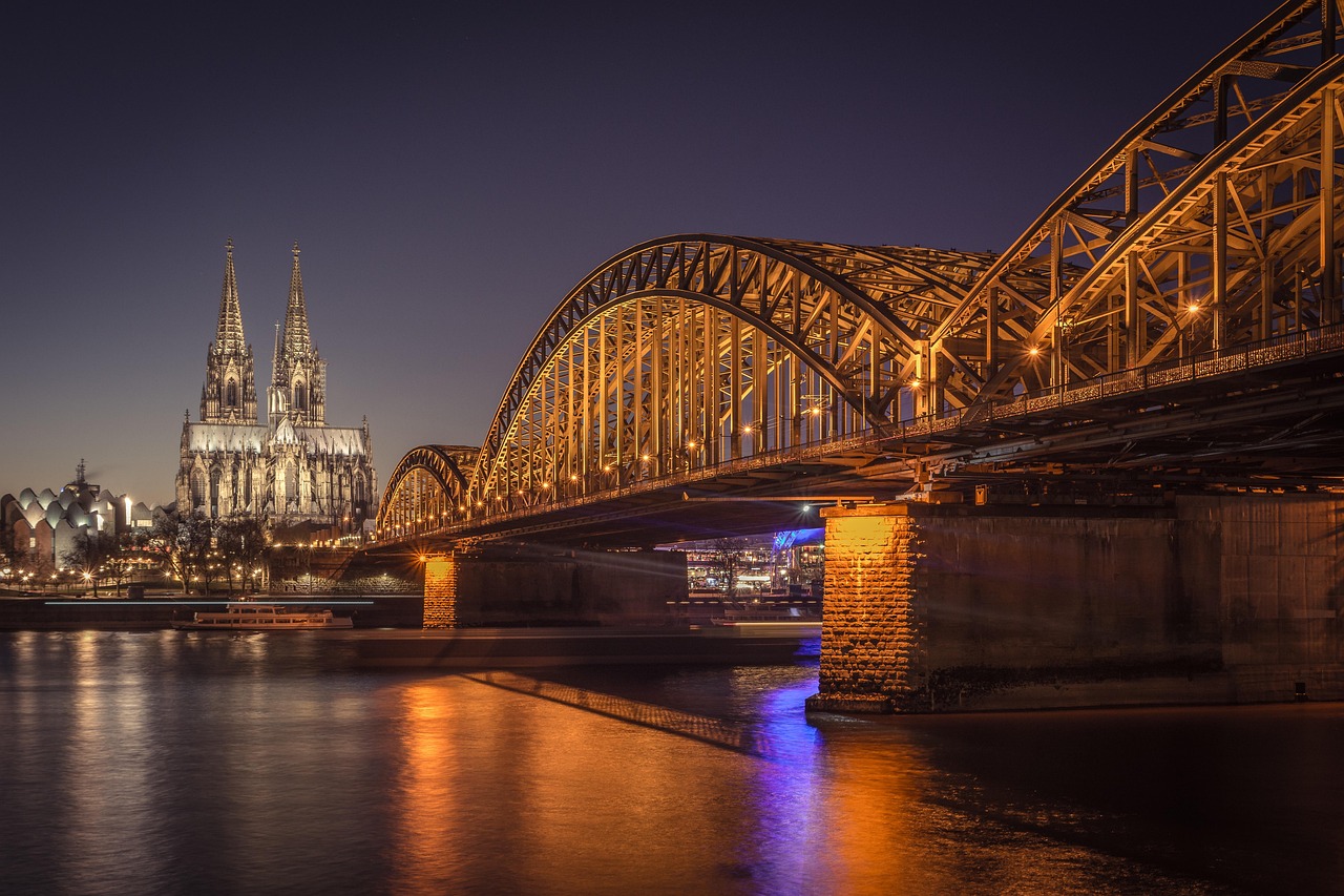 Marksburg Castle — Germany’s only fully preserved medieval hill castle — standing sentinel above the Rhine’s terraced vineyards — a storied highlight among the 15 must-visit places in Germany. Marksburg Castle perched high above the Rhine River with terraced vineyards below