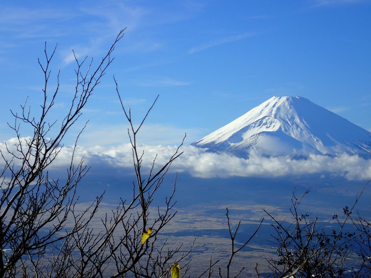 Steam rising from volcanic vents in Owakudani, Hakone — a dramatic natural wonder and highlight among the top places to visit in Japan Owakudani volcanic valley in Hakone with steam vents, black eggs, and Mount Fuji visible in the distance