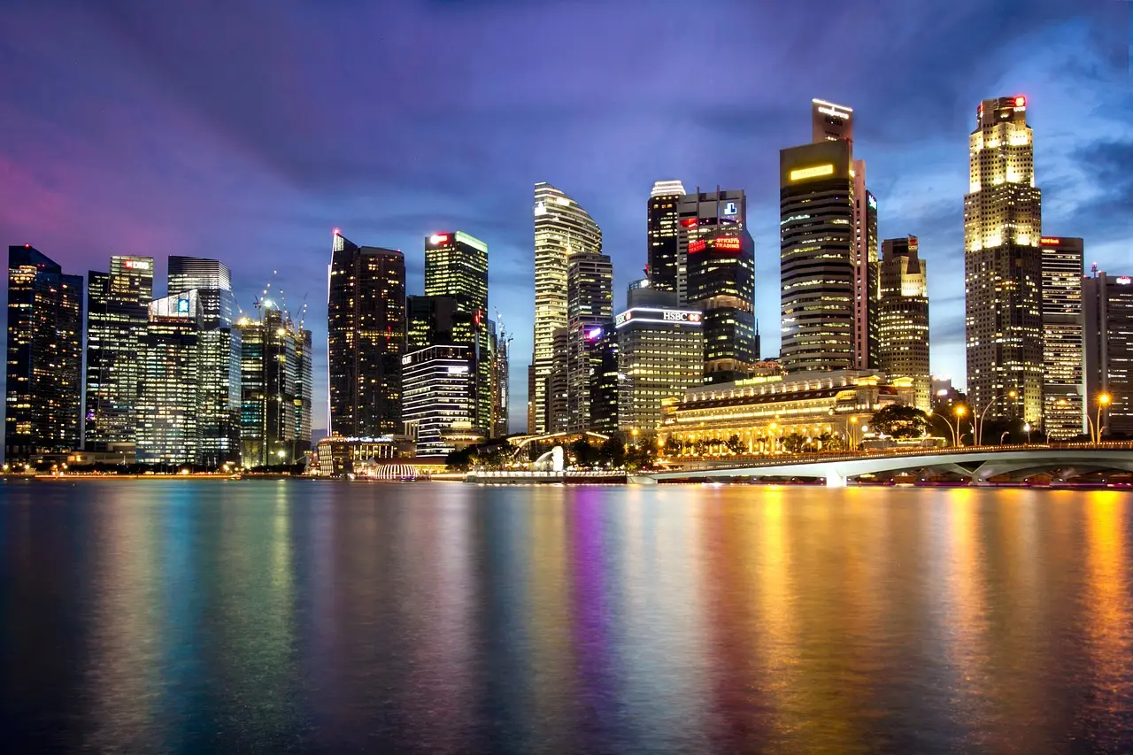 The iconic Merlion statue mid-spray against a glowing Marina Bay skyline—capturing the symbolic heart of Singapore and why this remains a classic in Singapore must-visit landmark. Merlion statue spraying water into Marina Bay with city skyline behind at golden hour