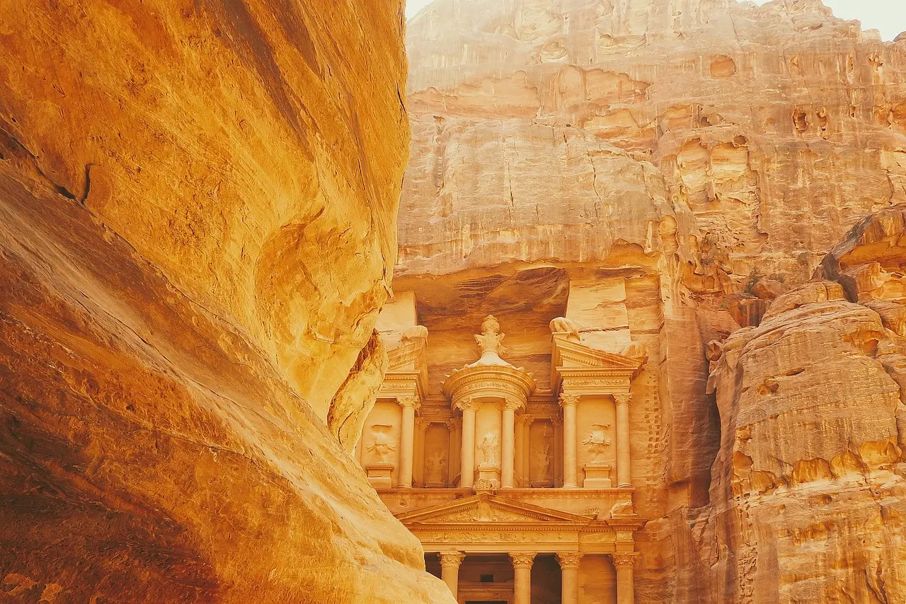 The Treasury emerging from shadow in Petra’s Siq at first light — a breathtaking moment that cements Petra’s place among the world’s most unforgettable travel destinations for landmark photography The Treasury (Al-Khazneh) in Petra, Jordan, illuminated by early morning light after walking through the Siq canyon